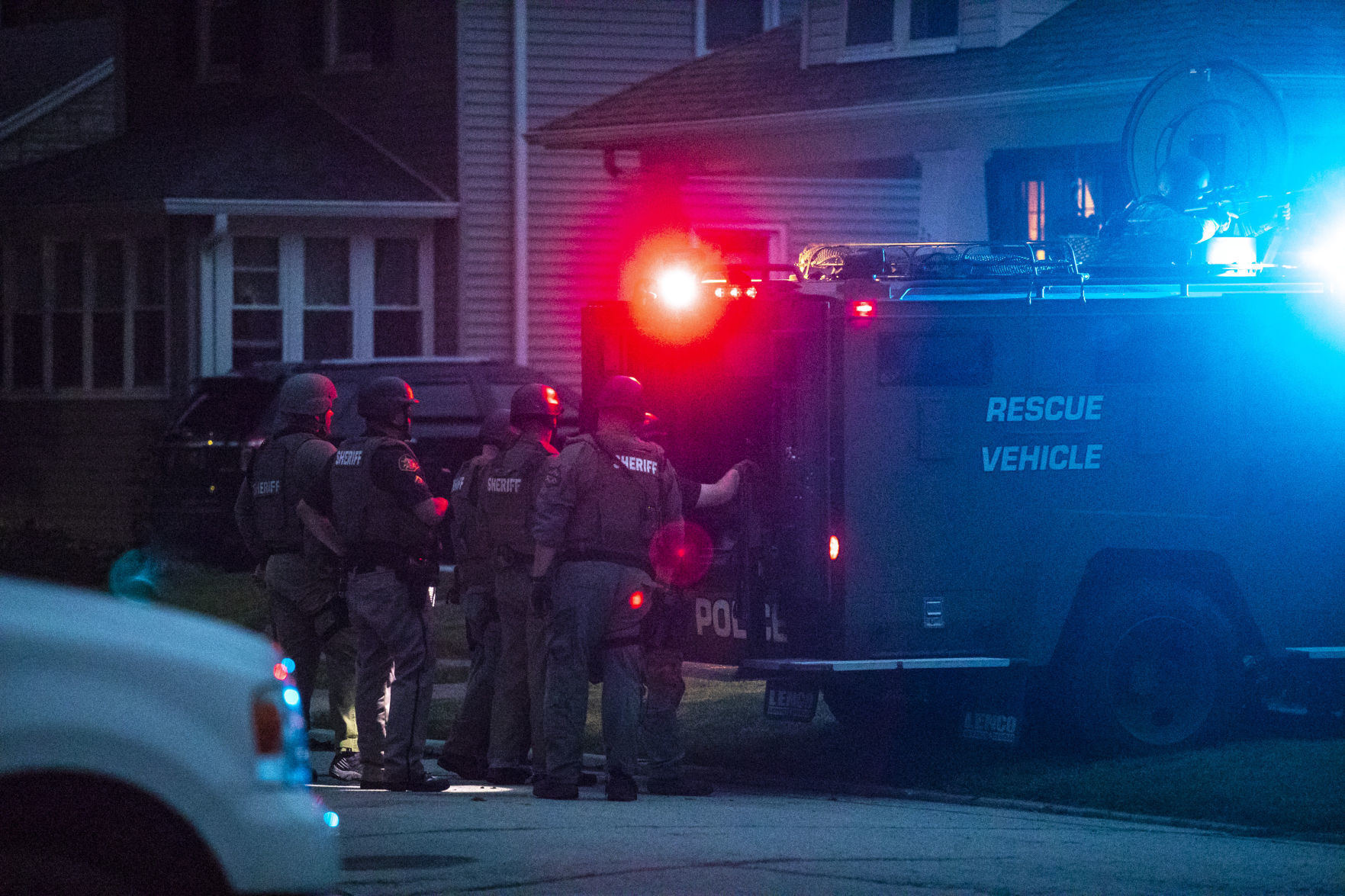 062318-qct-police-standoff-013